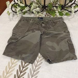 American eagle cargo shorts camo size 4